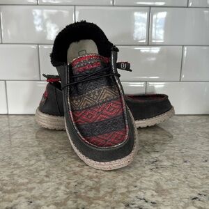 Hey Dude Sherpa lined women’s size 8